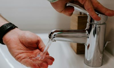 Lavez-vous les mains avant de doigter une femme