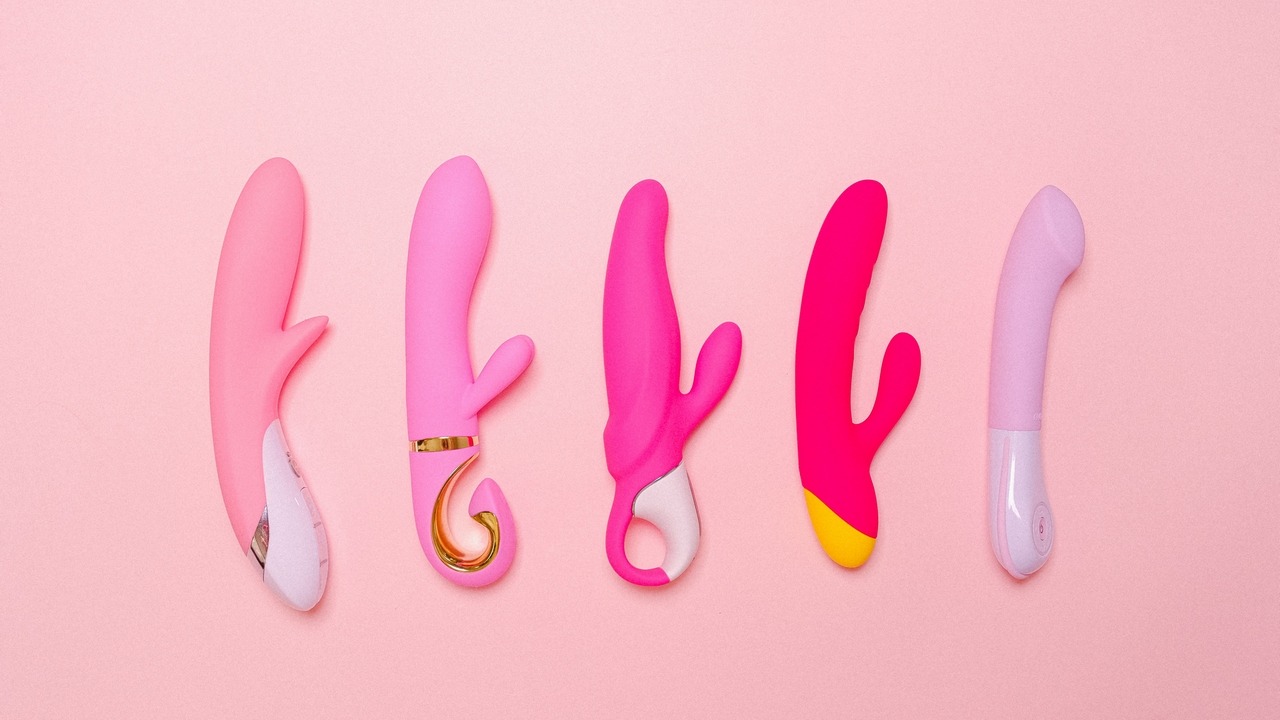 Différents sextoys, dont des vibromasseurs