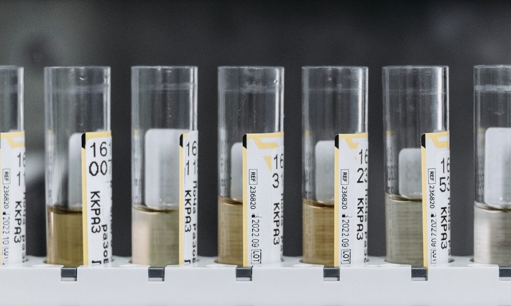 Liquide de squirting dans un tube à essai